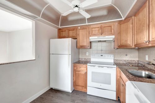 155 Valencia G, Delray Beach FL  33446-2055 exterior