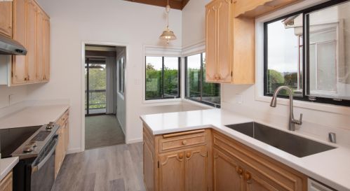 1933 Asilomar Dr, Oakland CA  94611-2309 exterior
