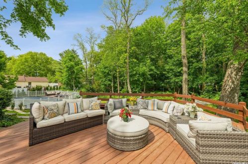 37 Kivy St, Huntington Station NY  11746-2044 exterior