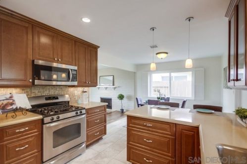 6738 Dennison St, San Diego CA 92122-2431 exterior