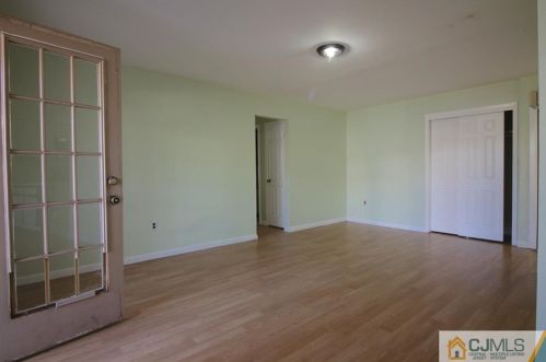 304 Green Hollow Dr, Iselin NJ  08830-2922 exterior