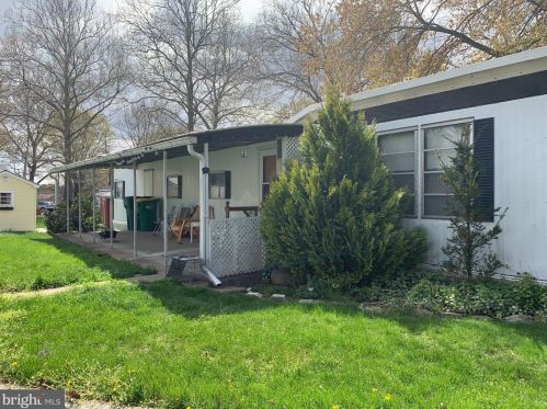 4 Hillcrest Dr, Swatara, PA 17033-1168