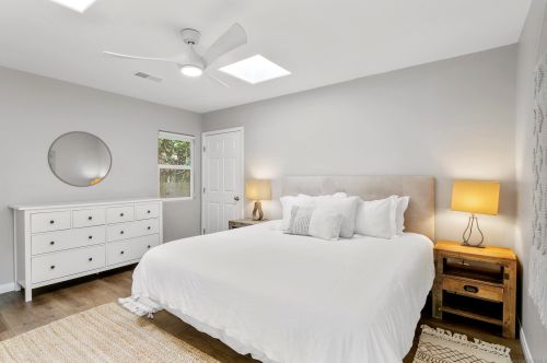 1455 Chalcedony St, San Diego CA 92109-2126 exterior