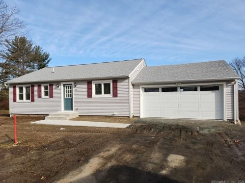 11 Charcoal Ridge Rd, Danbury CT  06811-2912 exterior