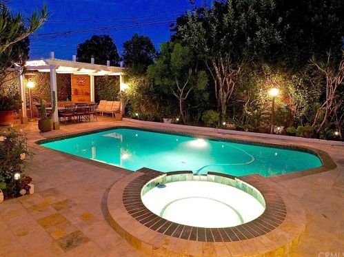 6520 Rosebay St, Long Beach CA  90808-4057 exterior