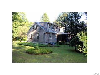 32 Middle River Rd, Danbury, CT 06811-4334