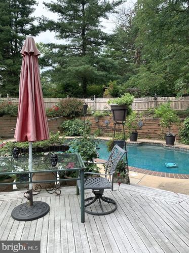 1331 Westminster Dr, Downingtown PA  19335-3652 exterior