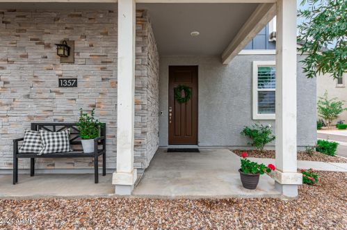 1357 Bluejay Dr, Chandler, AZ 85286-8101