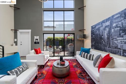 2858 Helen St, Oakland CA  94608-4028 exterior