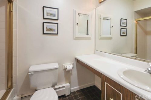 16 Sheffield Ct, East Brunswick NJ  08816-5660 exterior