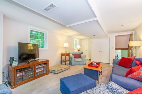 59 Raynor Rd, Morristown NJ  07960-2516 exterior