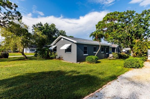 5933 15th Ave, Saint Petersburg FL  33707-3305 exterior