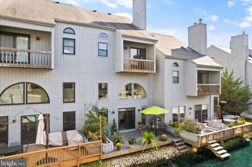 11102 Glade Dr, Herndon, VA 20191-4707