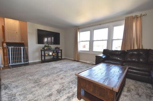 4669 Marina Dr, Whitaker PA  15120-2981 exterior