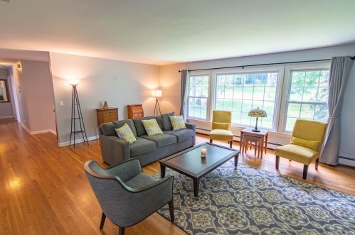 113 Dogwood Ln, Stamford CT  06903-4532 exterior