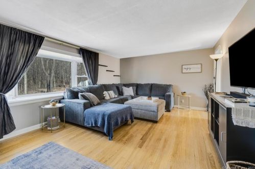 11 Peter Parley Row, Kensington CT  06037-3123 exterior