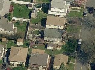 3 Dorothy St, Woodbridge, NJ 07095-1201