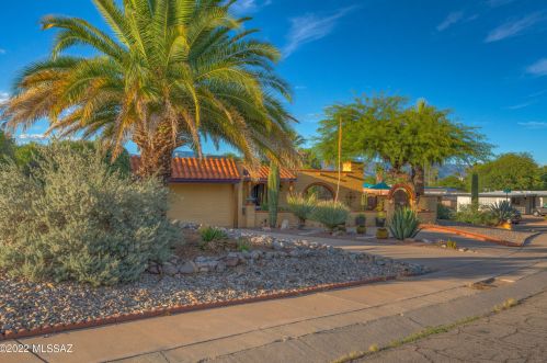 8525 25th St, Tucson, AZ 85710-7211