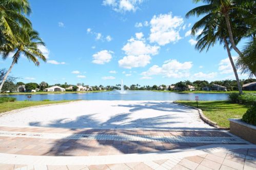 11652 Castellon Ct, Boynton Beach FL  33437-4085 exterior