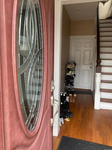 313 12th St, New Hyde Park NY  11040-5564 exterior