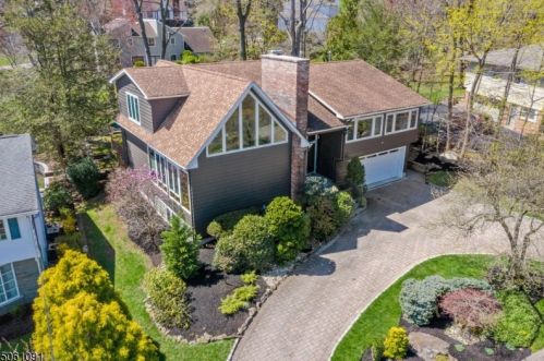 69 Fairway Ave, Verona, NJ 07044-1010