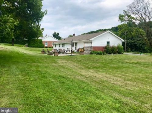774 Hex Hwy, Moselem, PA 19526-8904