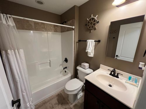 724 Joshua Ln, Lake Geneva WI  53147-4746 exterior