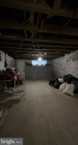 1216 Derry St, Harrisburg PA 17111-1141 exterior