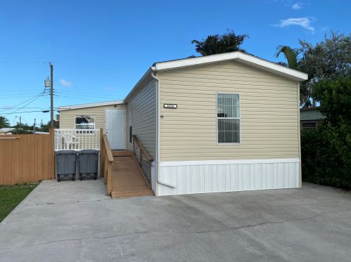 8956 Oak St, Boynton Beach, FL 33436-2333