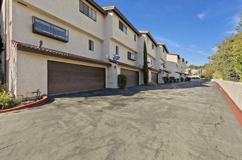 2372 Altisma Way, Carlsbad CA  92009-8808 exterior