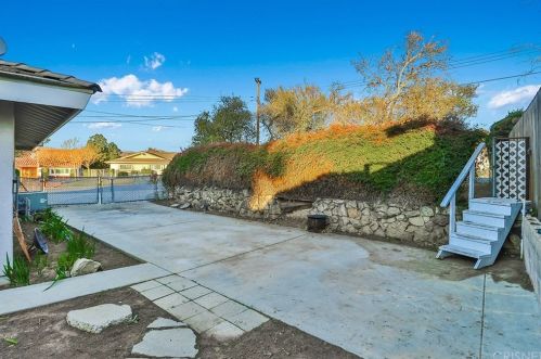 1229 Carmel Dr, Simi Valley CA 93065-4118 exterior