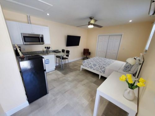 219 9th Ave, Boynton Beach FL  33435-3139 exterior