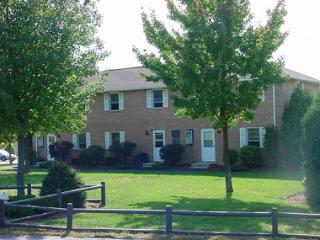 712 Elmwood Dr, Hudson, NH 03051-3252