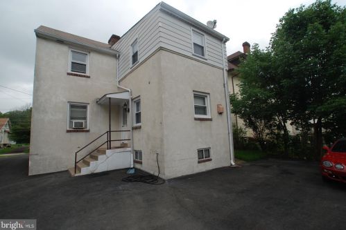 12 Center Ave, Willow Grove, PA 19090-3104