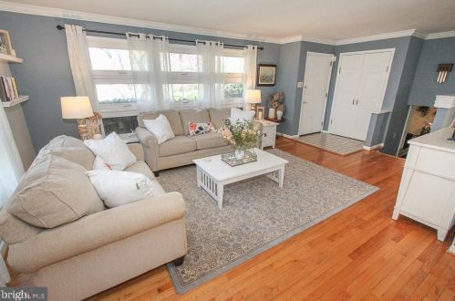 2109 Horseshoe Dr, Pottstown, PA 19464-1526