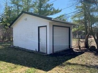 1310 Glen Ct, West Bend WI  53090-1718 exterior