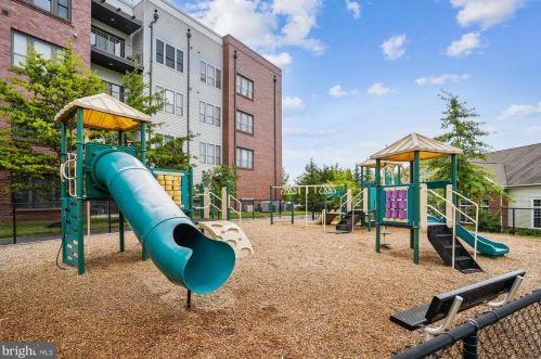 8960 Fascination Ct, Lorton VA  22079-5712 exterior