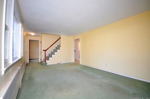 11 Hiram Ln, Bloomfield CT  06002-1224 exterior