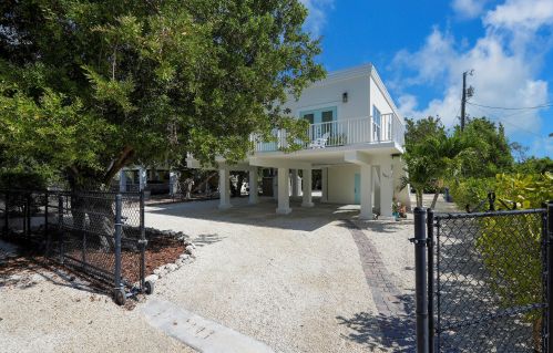 1007 Snapper Ln, Key Largo, FL 33037-3845
