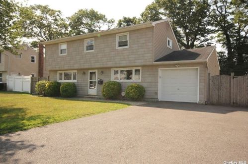 10 Richmond St, Islip Manor, NY 11751-2015