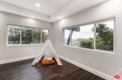 3200 Wrightwood Dr, North Hollywood CA  91604-3936 exterior