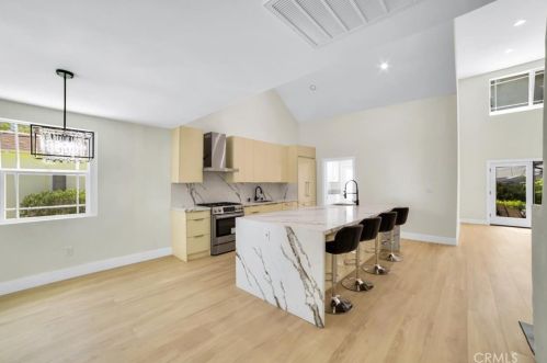 11512 La Maida St, North Hollywood CA  91601-4323 exterior