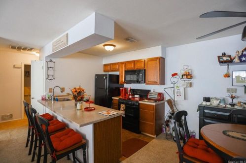 56 Homestead Village Dr, Warwick NY  10990-4213 exterior
