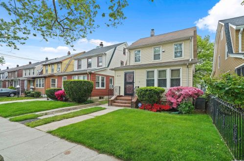 112-41 200th St, Jamaica, NY 11412-3329