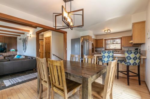 10146 Olympic Blvd, Truckee CA  96161-1701 exterior