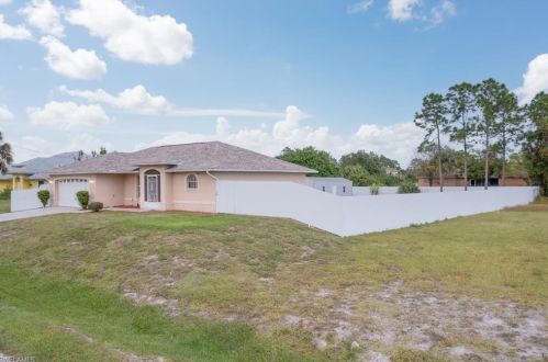 712 Hibiscus Ave, Lehigh Acres FL 33972-8000 exterior