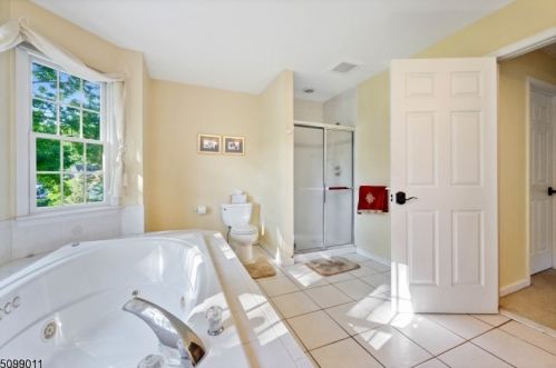 12 Stacey Ct, Sparta NJ  07871-1000 exterior