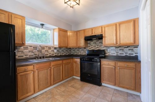 142 Winfield Dr, Grove City, PA 16127-1948
