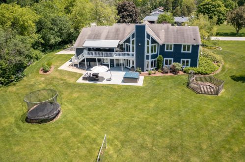 11545 Glenwood Dr, Thiensville, WI 53097-3117