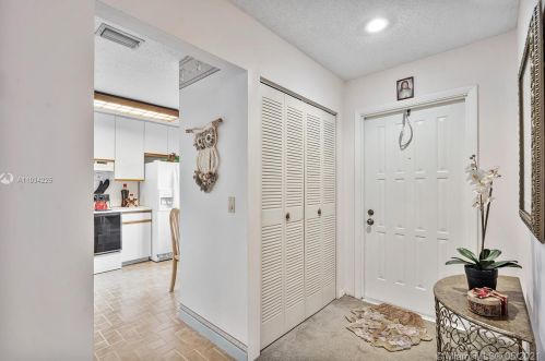 6172 170th Ln, Hialeah, FL 33015-4605